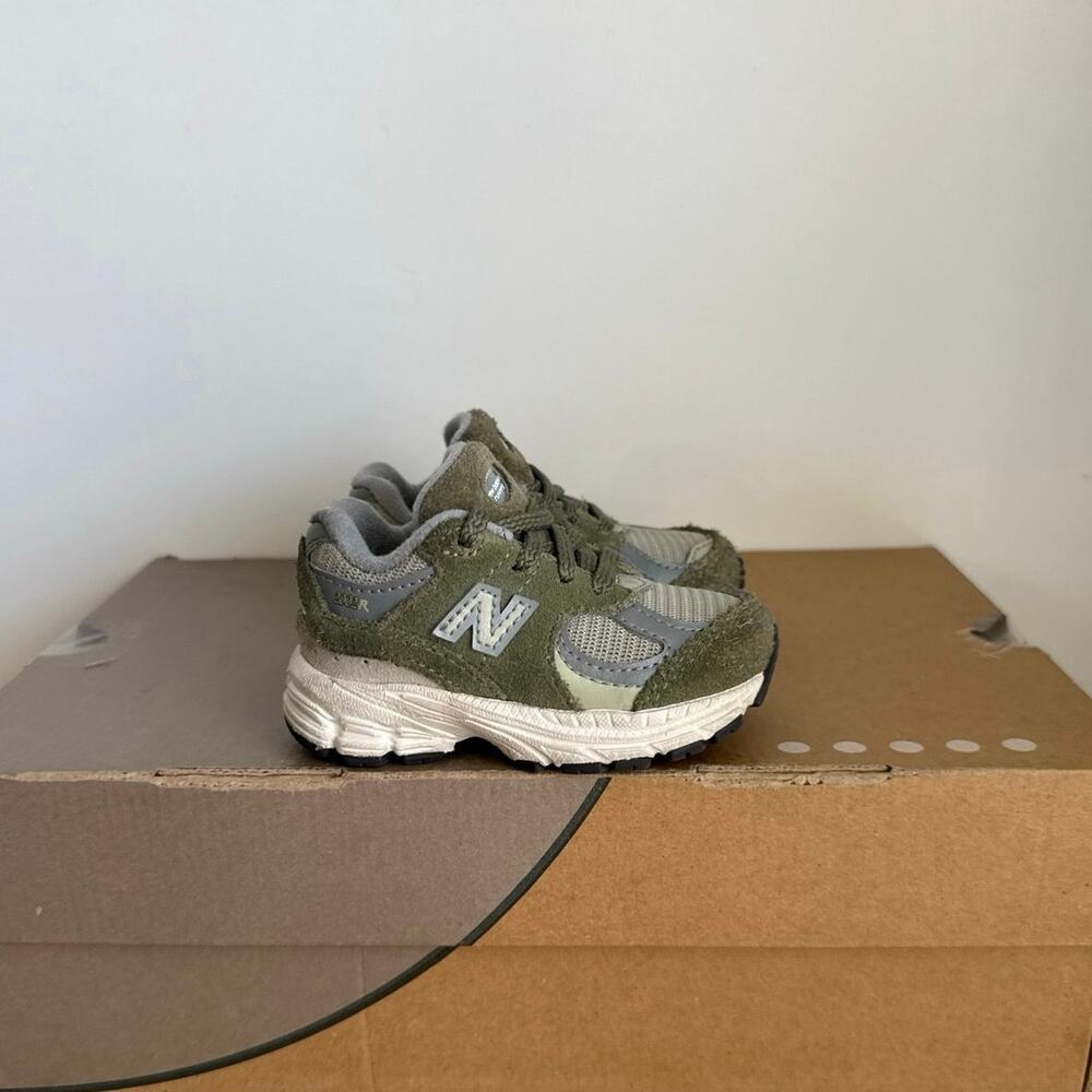 New Balance 2002 R ‘Olive’ Toddler Sneakers- SZ 4 C - Picture 2 of 9